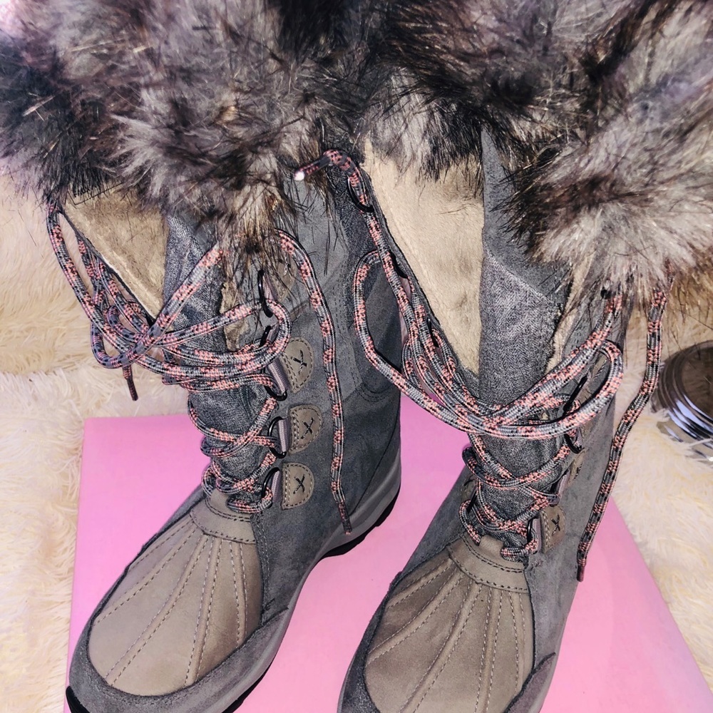 Clarks Women's Wintry Hi Waterproof snow